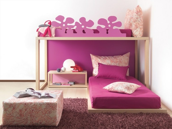 Dekoračný vankúš na sedací vak v drevenom ráme