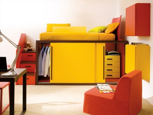 Oranžovo žlté zásuvky na posuvné košele