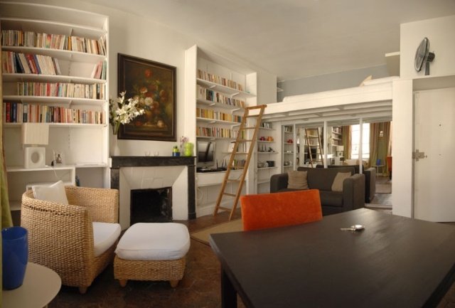 podkrovné postele dospelí štúdio plochá zrkadlová stena obývačka Poschodové postele-dospelí-jednoizbový byt-zrkadlová stena-obývačka