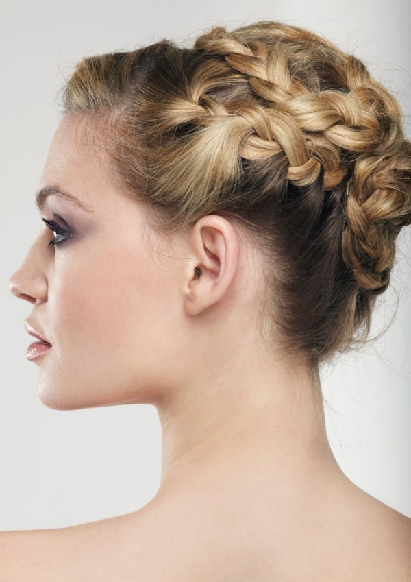 Updo s copom kráľovského vzhľadu Štýlový-účes-návod-vrkoče-vrkoč