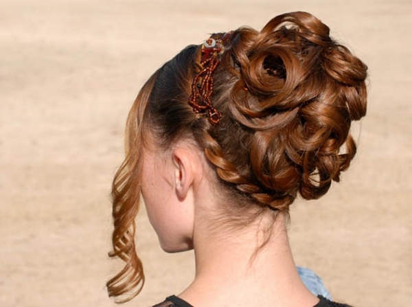 Brilantný vzhľad objemu drdolu Pletená čelenka updo