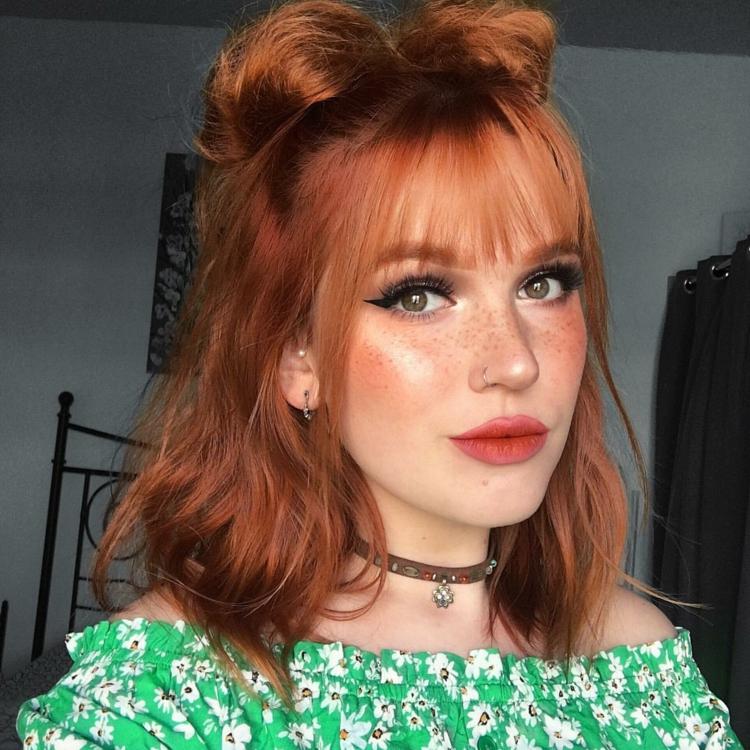 Sprievodca účesom Vesmírne drdoly jednoduché trendy medenej červenej farby vlasov 2020