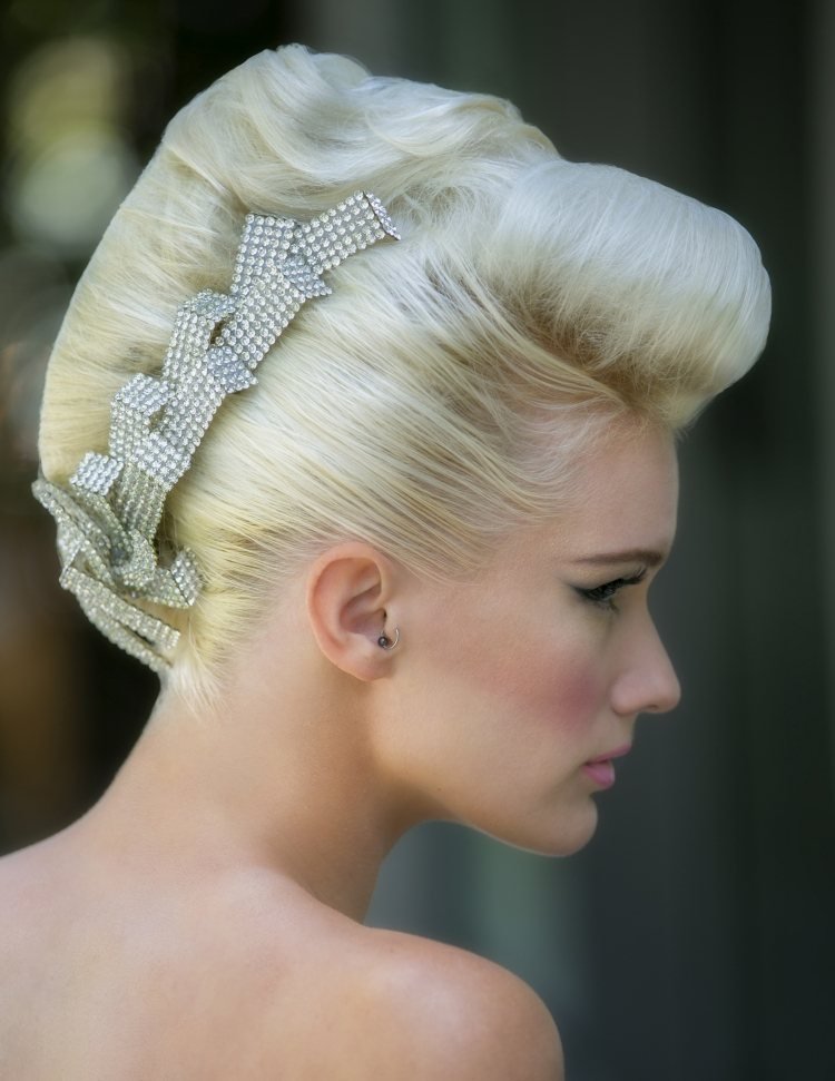 ležérny účes s objemom a vlasové doplnky s trblietavými kamienkami updo-svadobné kamene-kryštál-vlasové doplnky-blond-objem-zaujímavé