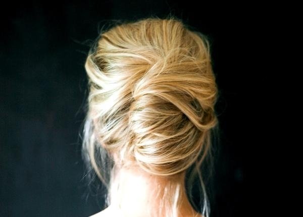 Vyrobte si perfektný updo-vlastný banán na vlasy Vykonajte aktualizáciu vlasov sami