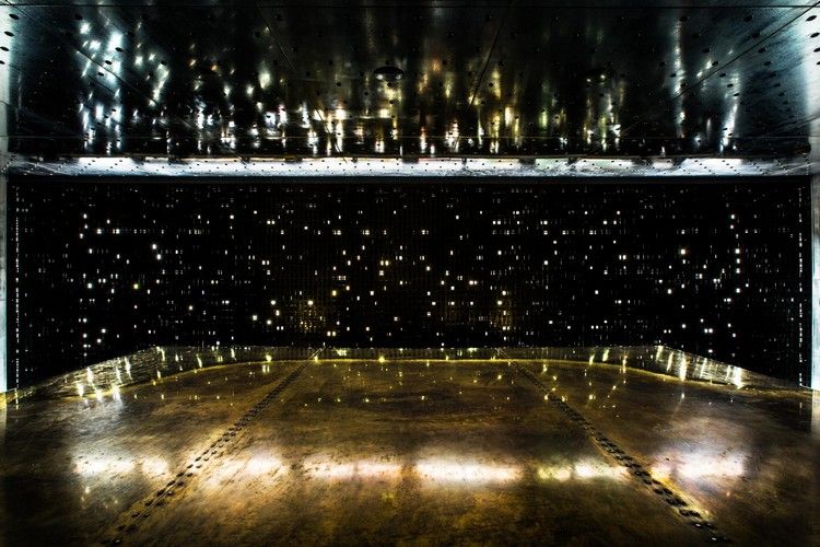 vysoko kvalitné materiály-svetlo-mosadz-povrch-strop-laserom rezané panely