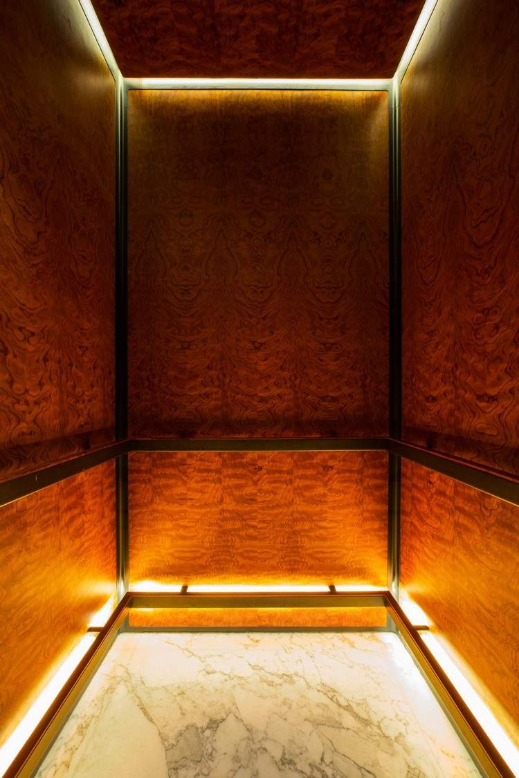 vysokokvalitné materiály-ľahký-výťah-nepriame-osvetlenie