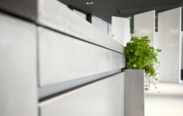 Bezúchytkové dvere betónový povrch priestor na skladovanie zeleniny