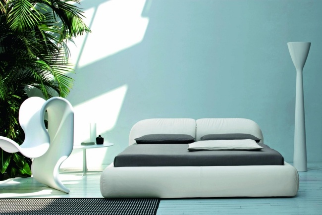 Čalúnená posteľ do spálne-biely-moderný dizajn-Piumotto Cinova