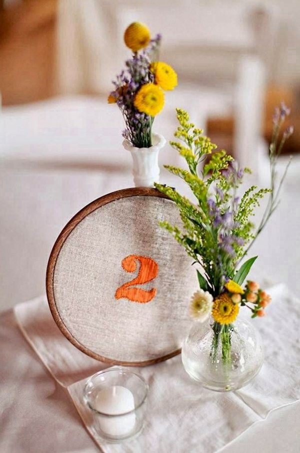 jarný svadobný stôl číslo kytice kvetov