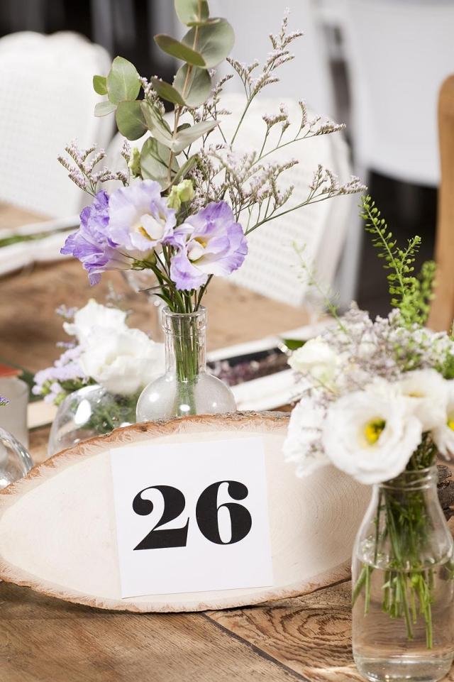 záhradná svadba jarný stôl dekorácia stôl číslo drevený kotúč vŕba kvety vázy záhradné-svadobné-jarné-stolné-dekorácie-stolné-číslo-drevené-kotúčové vŕby-vŕby