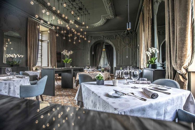 Svadba v zámockom zámku Chateau de mercues Francúzsko najkrajšie hrady v Európe