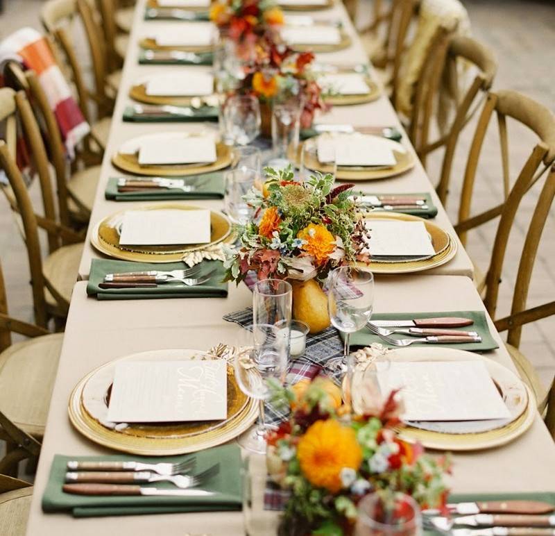 Nápady na svadobnú výzdobu-jesenná-hrušková-sezónna-kvetinová-stolná dekorácia-nápad