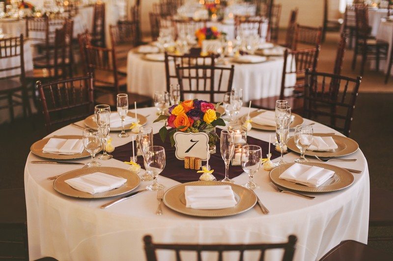 Nápady na svadobnú výzdobu Jesenné kvety Tabuľky Prestieranie na víno