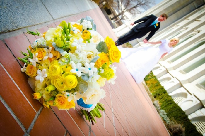 Svadobná dekorácia s modrou a sivou svadba s modrými a sivými akcentmi