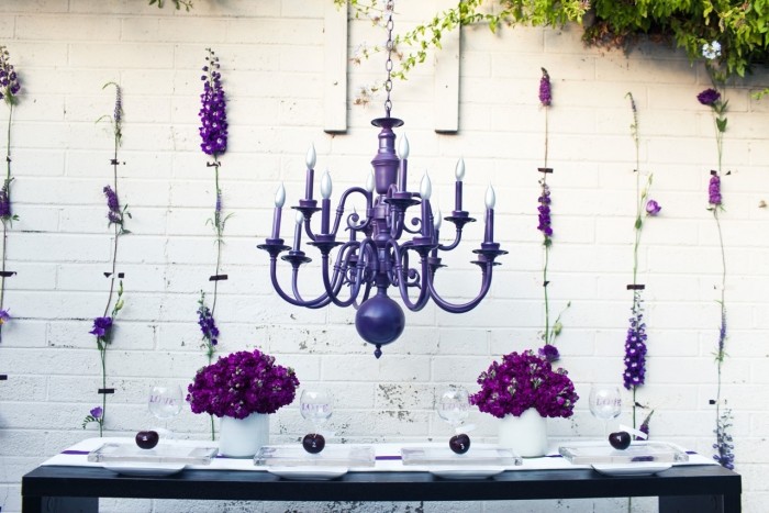 svadobná dekorácia-farba-slivka-luster-purpurové-kvety