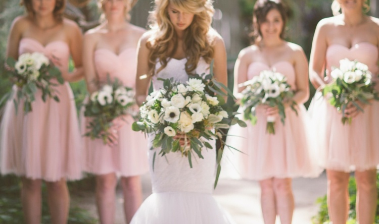 Viazajte si svadobnú kyticu z kvetov sami Svadobné fotografie kytice nevesty pre lesnú nevestu