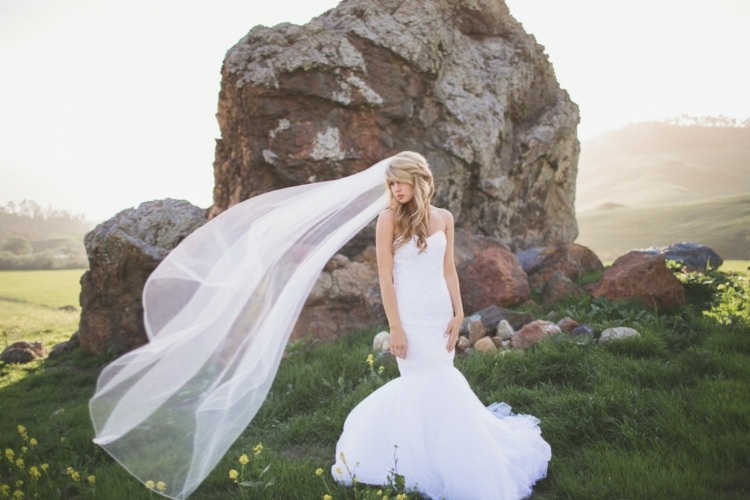 Svadba vonku - krásne obrázky Svadobné fotografie lesné skaly poľa nevesta