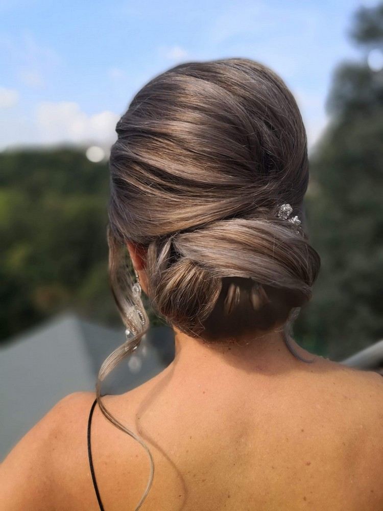 Klasický chignon s objemom ako svadobný účes