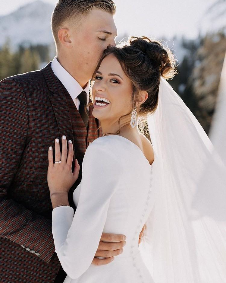 Voľne štýlové vysoké drdoly na svadbu