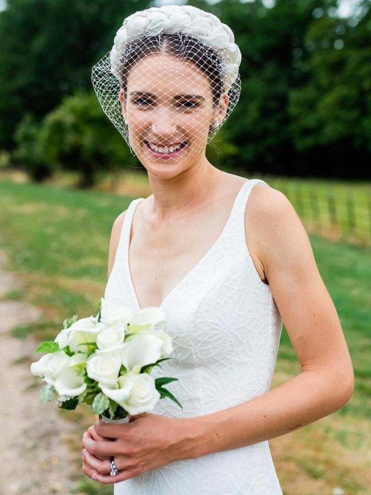 Drdol na svadobný účes s čelenkou a krátkym závojom