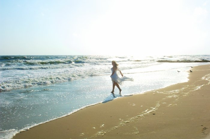 Nevesta na pláži-dlhé vlasy