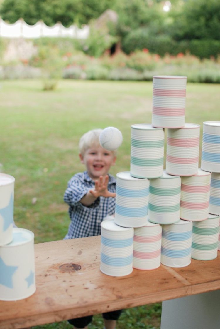 svadobné nápady-oslava-leto-hry-dospelí-hostia-deti-konzervy