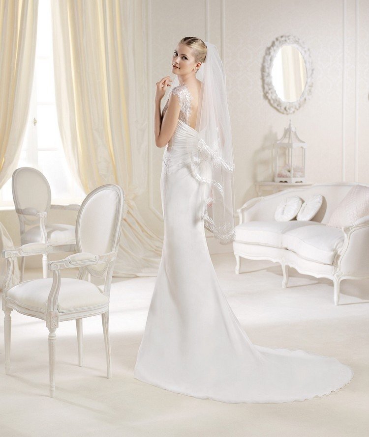 Iacove svadobné šaty so stredne dlhým závojom Svadobné šaty design priliehavé-iacove-závoj