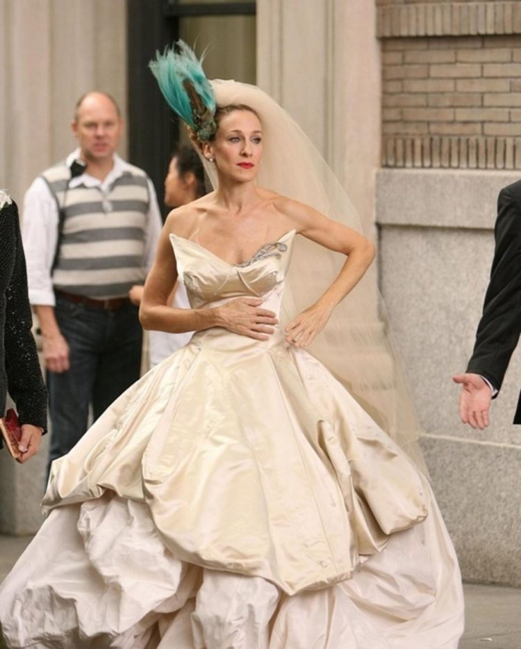 extravagantné luxusné svadobné šaty od Carrie Bradshaw Svadobné šaty hviezd -hviezdy-luxus-extravagantné-princezná-sen-sarah-jessica-parker-carrie-bradshow