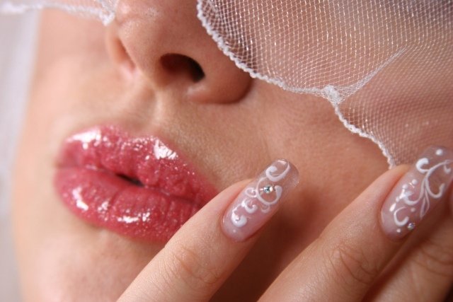 svadobné nechty obrázky gélové dlhé biele motívy kamienky svadobné nechty-obrázky-gél-dlhé-biele-motívy-kamienky