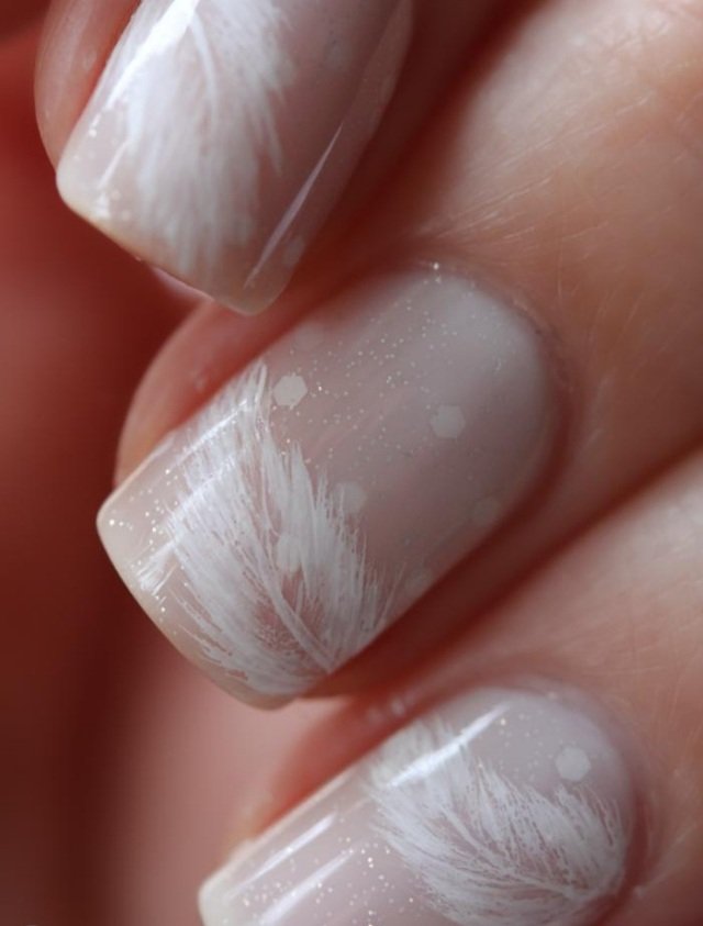 svadobné nechty jednoduchý dizajn krémová perie nálepka biela svadobné nechty jednoduchá myšlienka krémová perie nálepka biela