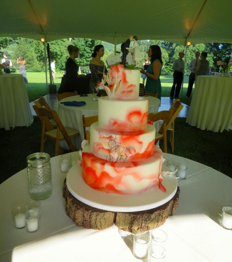 štvorposchodová svadobná torta s efektmi oranžového akvarelu svadobná torta-mimoriadny-akvarel-oranžový-abstraktný-trojposchodový-fondán