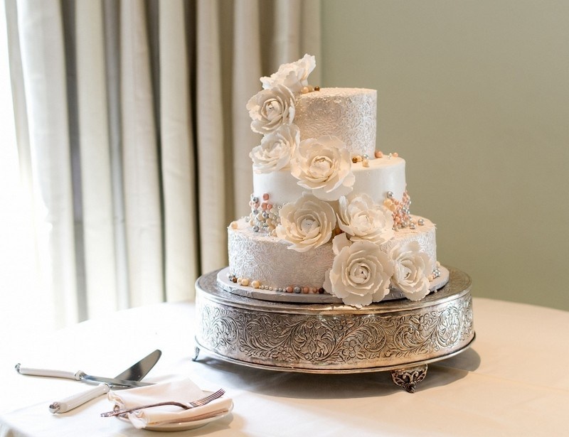 Svadobná torta-jesenná svadba-šampanské-farba-kvety-cukrové perly