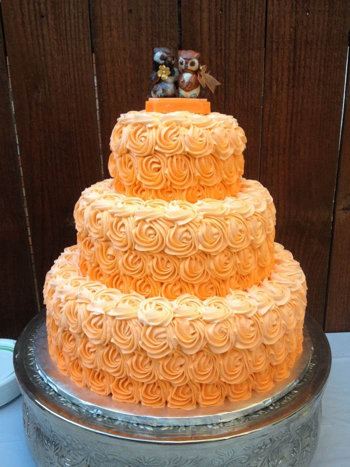 svadobná torta-jeseň-oranžovo-farebná-poleva-ruže-ombre-look