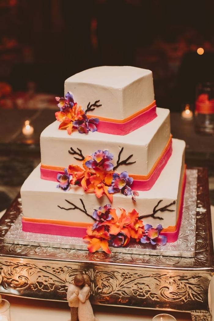 svadobná torta-jeseň-3-úrovne-oranžovo-ružová-stužková-kvety