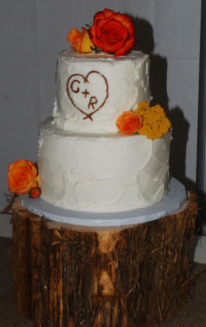 svadobná torta-jeseň-2-etapy-biela-glazúra-oranžové-ruže