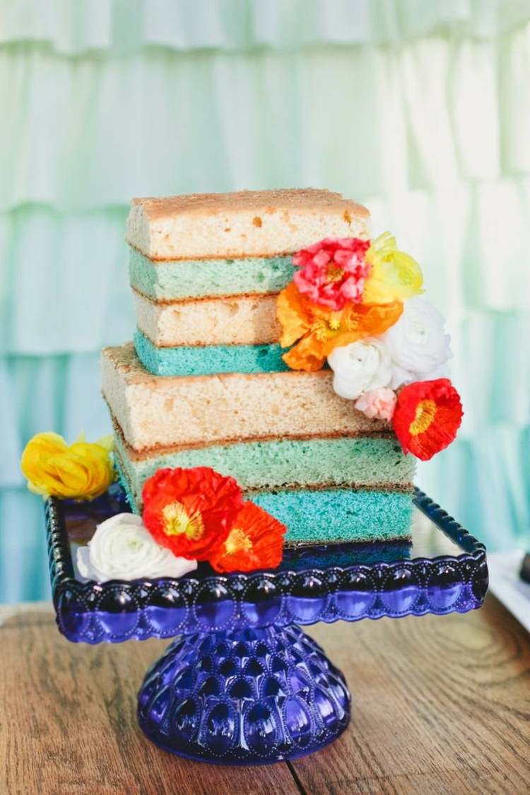 svadobná torta-fondán-ombre-modrá-exotický-vzhľad-tropický