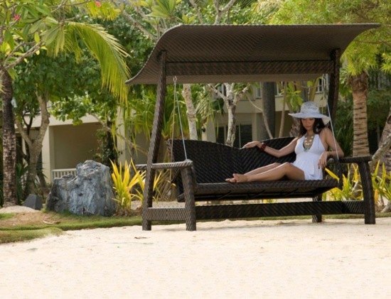 Dom drevená hojdačka na verande Dom les drevená terasa hojdačka