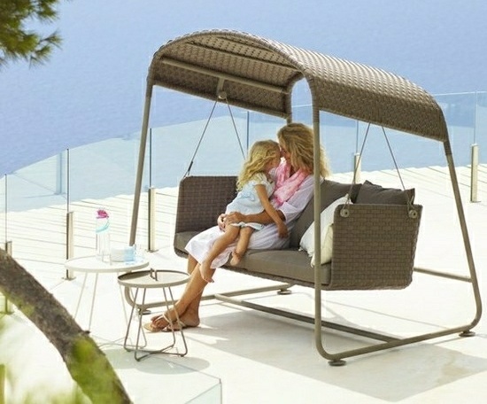 Nápady na dizajn hollywoodskej záhradnej hojdačky Nápady na dizajn hollywoodskej záhradnej hojdačky