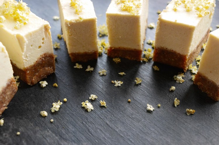 recepty s bezovým vegánskym tvarohovým koláčom bez pečenia mandlí kešu