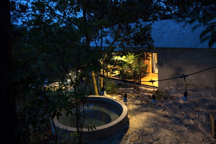 kamenná podlaha terasa záhradné jazierko betón