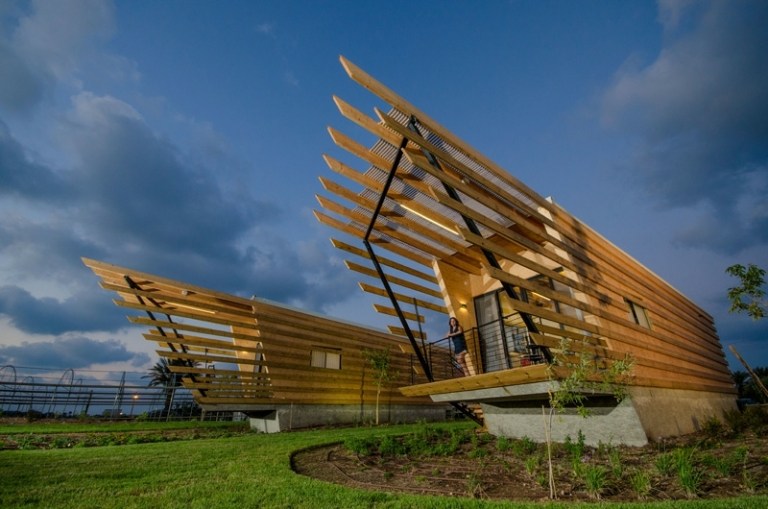 drevená podlaha a strop terasa pergola dizajn betónový základ