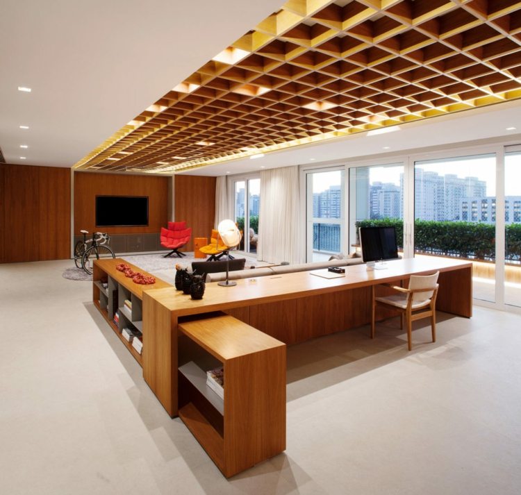 drevený strop-pracovný priestor-nápad-obývačka-pracovný stôl-priestranné-predné okno