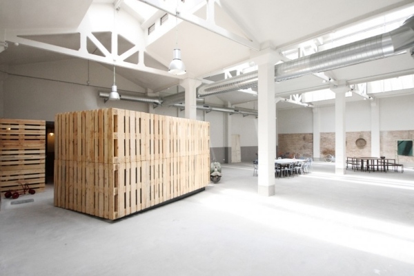 prerobené svetlíky zaliate do výstavnej siene