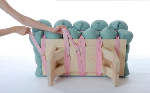 Elastické gumičky-čalúnená stolička z dreva