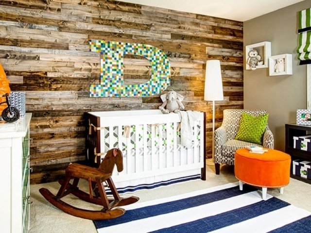 drevené obklady na stenu detská izba detská postieľka kreslo stolička