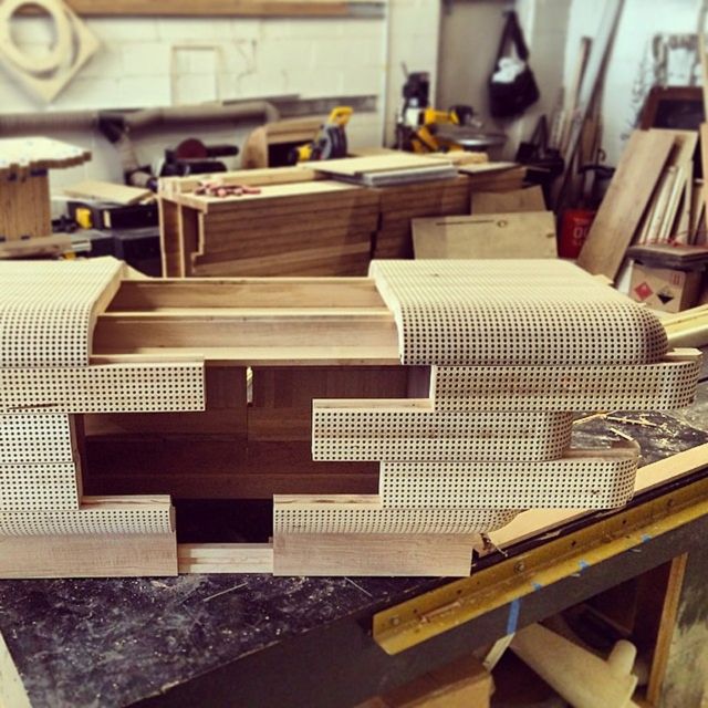 vytvorenie skrinky v dielni v dielni-vznikajúci výkon