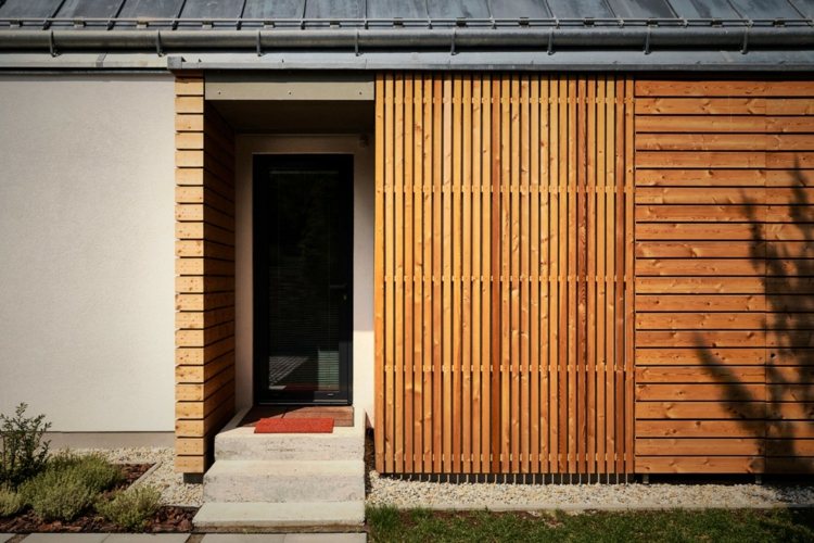 slinok na drevo kameň-štrk-lôžko-schody-vchodové dvere-moder-čierna