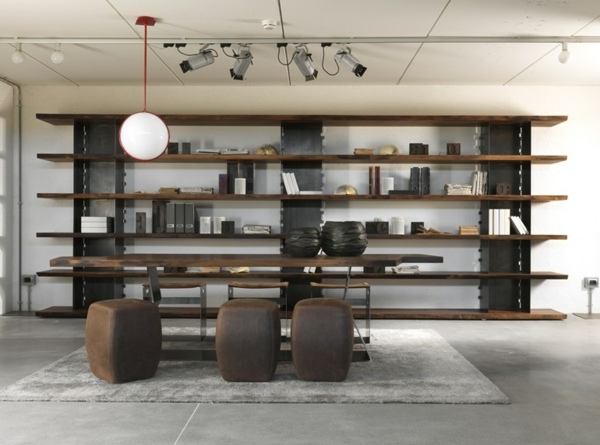 otvorené nástenné police jedáleň zriadená lavica Jedáleň zariadená lavicovou koženou stoličkou