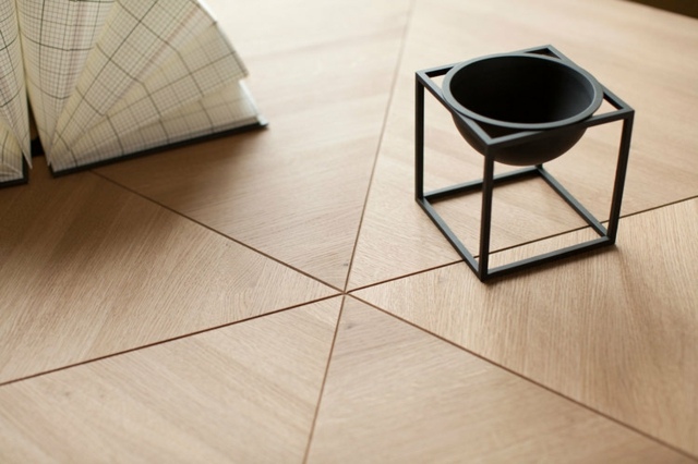 moderný drevený nábytok jedáleň jedálenský stôl tvar osemuholníka dub