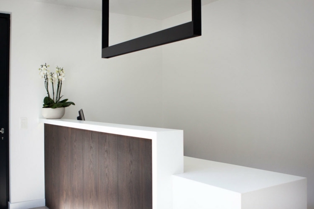 Lobby nábytok ušľachtilý moderný masívny dub